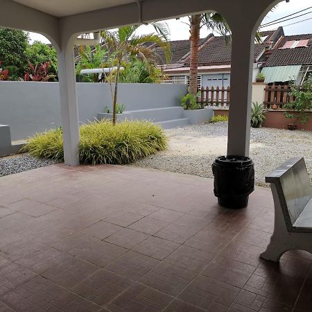 Desa Kemboja Homestay パンタイ・サナング エクステリア 写真