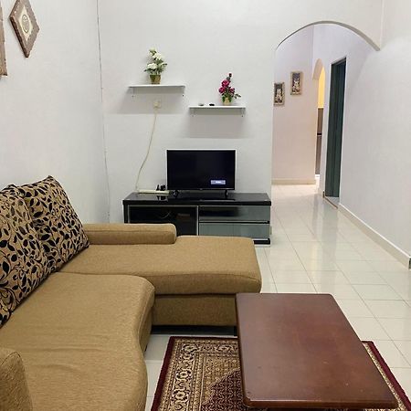 Desa Kemboja Homestay パンタイ・サナング エクステリア 写真