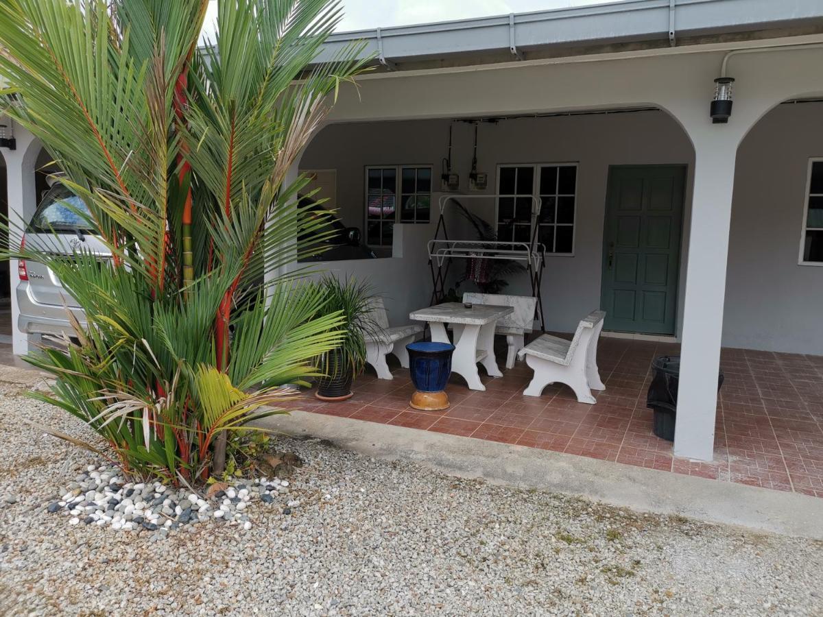 Desa Kemboja Homestay パンタイ・サナング エクステリア 写真
