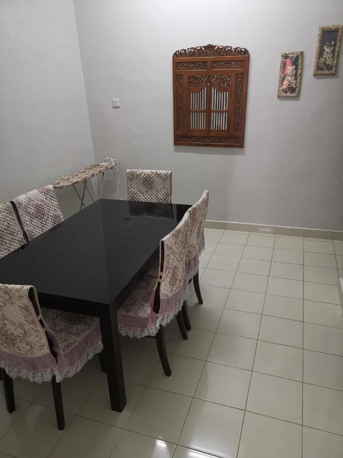 Desa Kemboja Homestay パンタイ・サナング エクステリア 写真